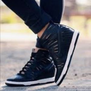 Nike dunk sky hi top 2.0 joli sneakers shoes 7.5 women black white